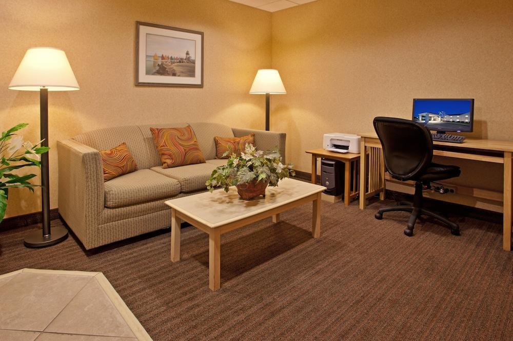 Holiday Inn Express Vermilion By Ihg Екстер'єр фото