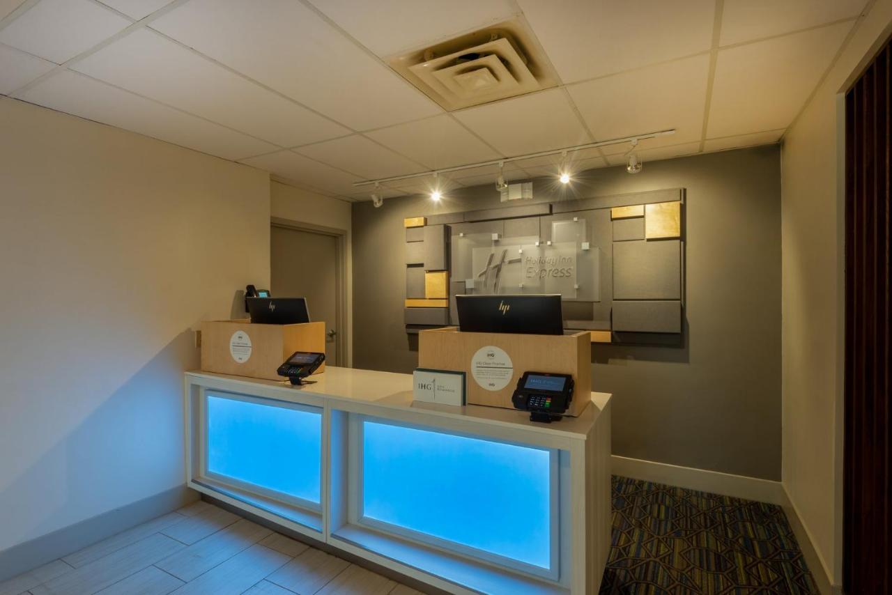 Holiday Inn Express Vermilion By Ihg Екстер'єр фото