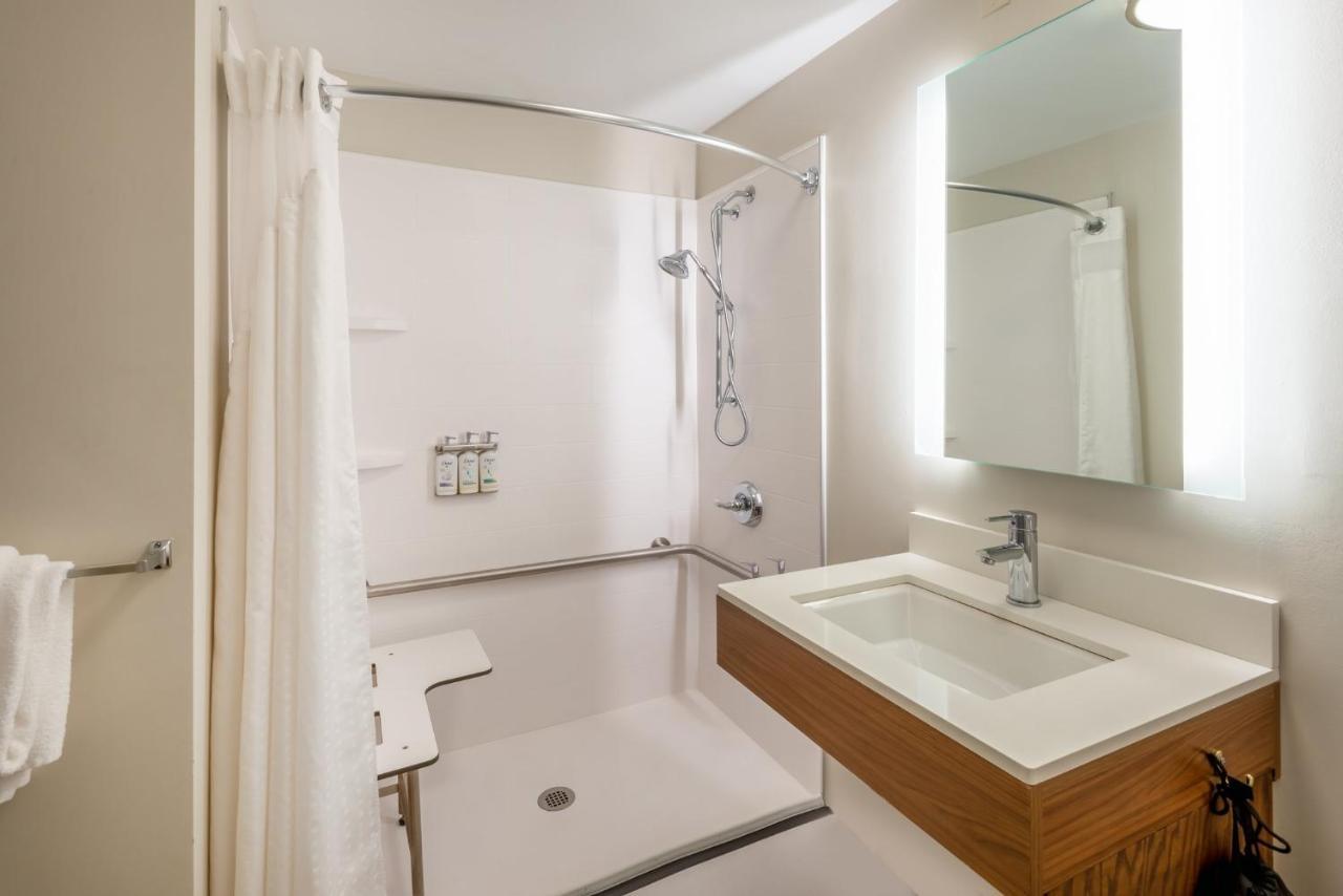 Holiday Inn Express Vermilion By Ihg Екстер'єр фото