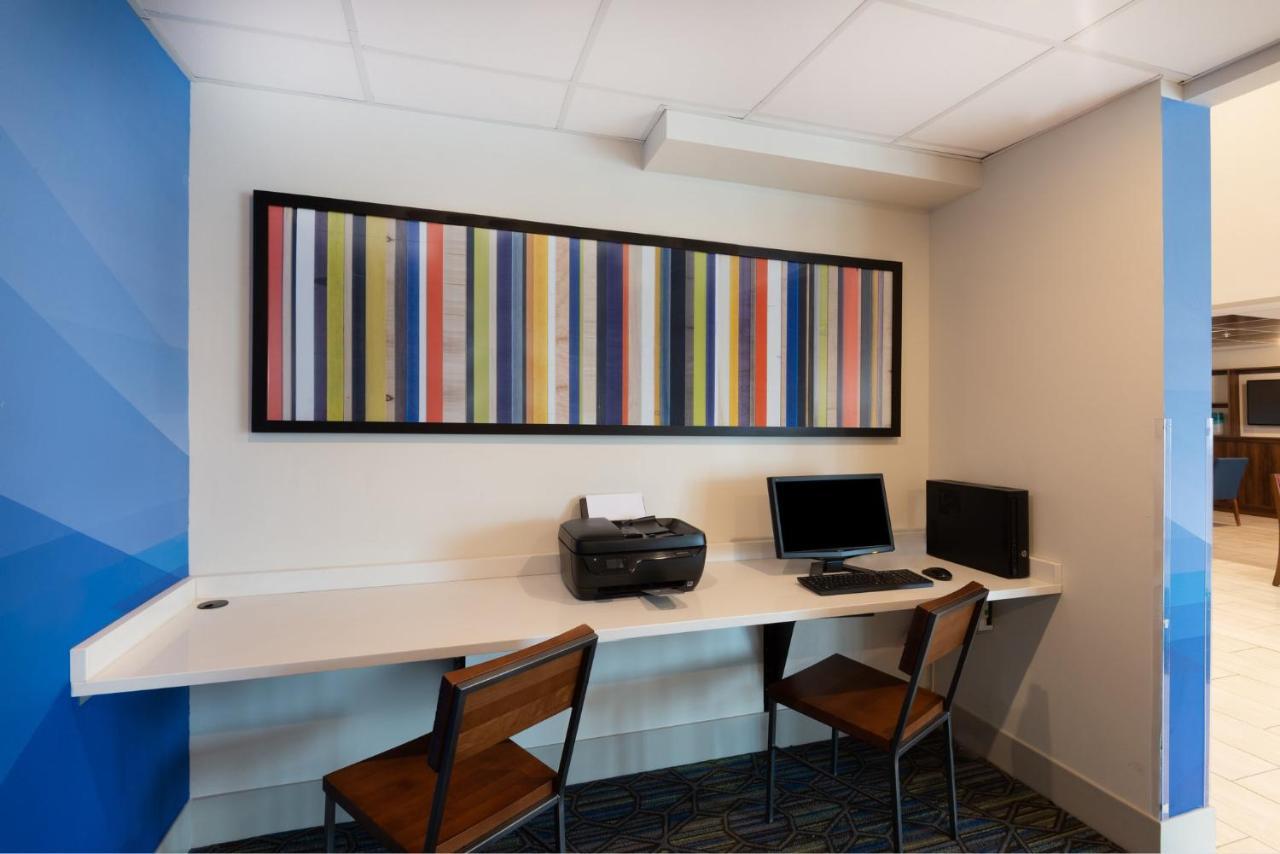 Holiday Inn Express Vermilion By Ihg Екстер'єр фото