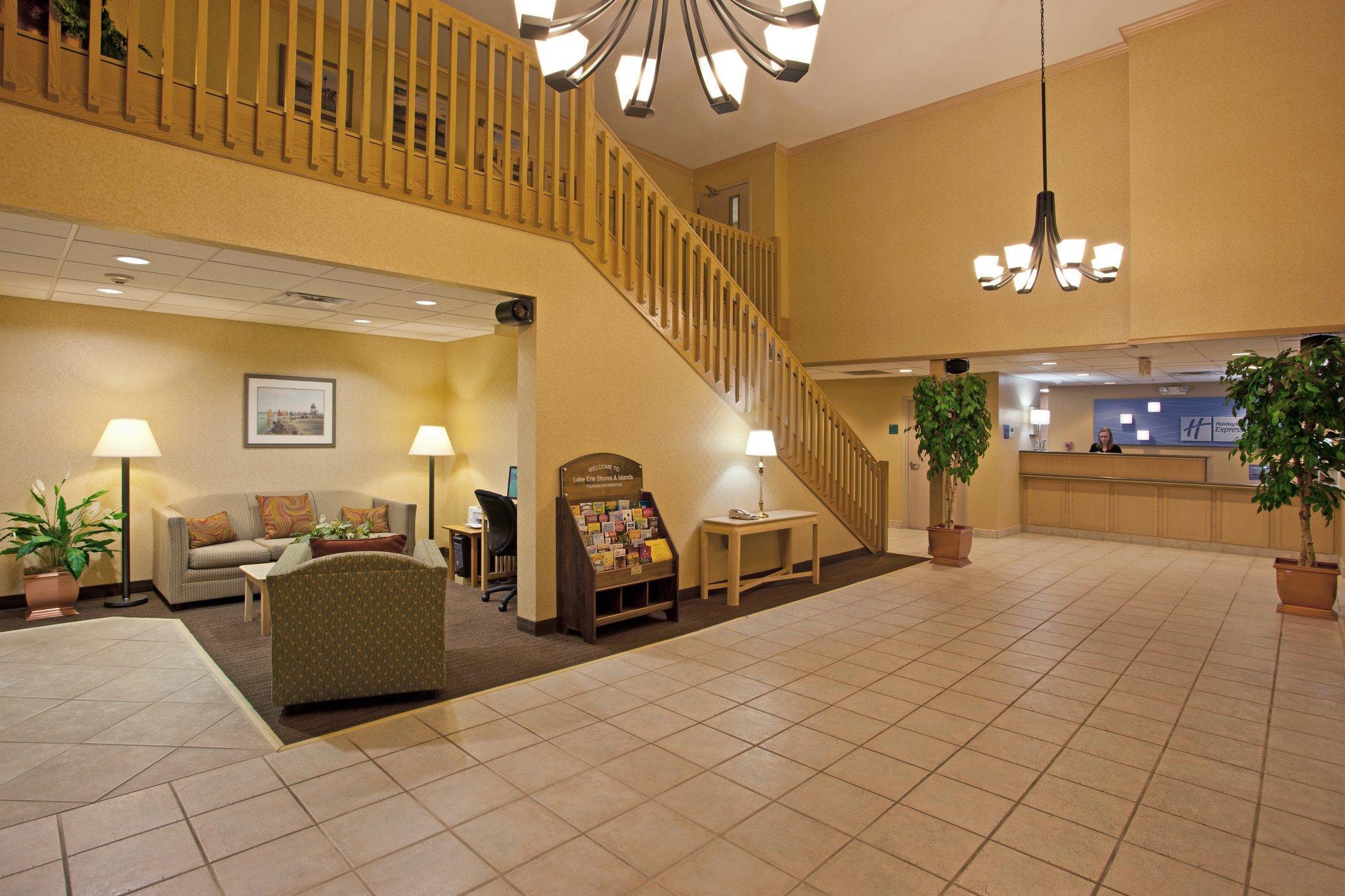 Holiday Inn Express Vermilion By Ihg Екстер'єр фото