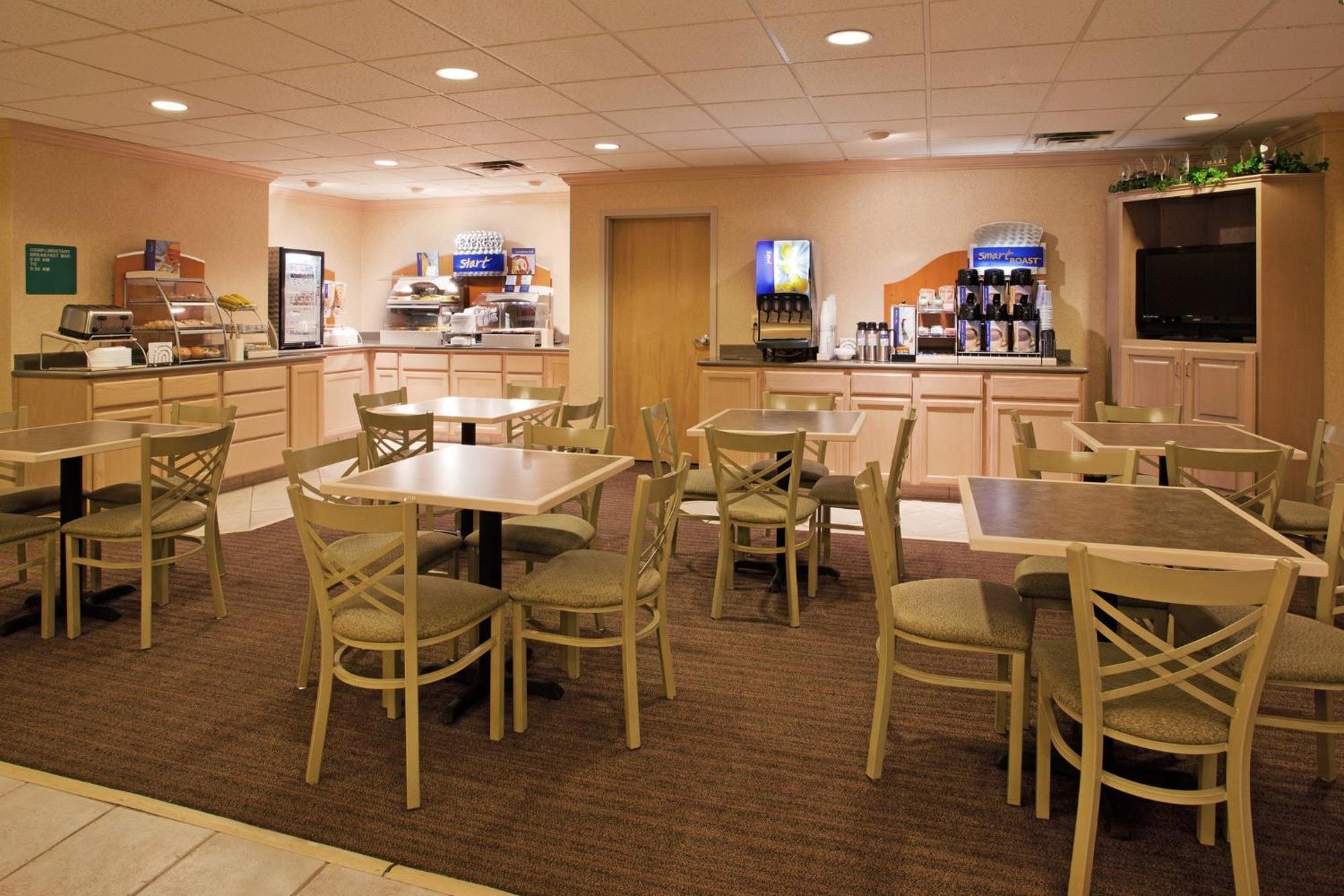 Holiday Inn Express Vermilion By Ihg Екстер'єр фото