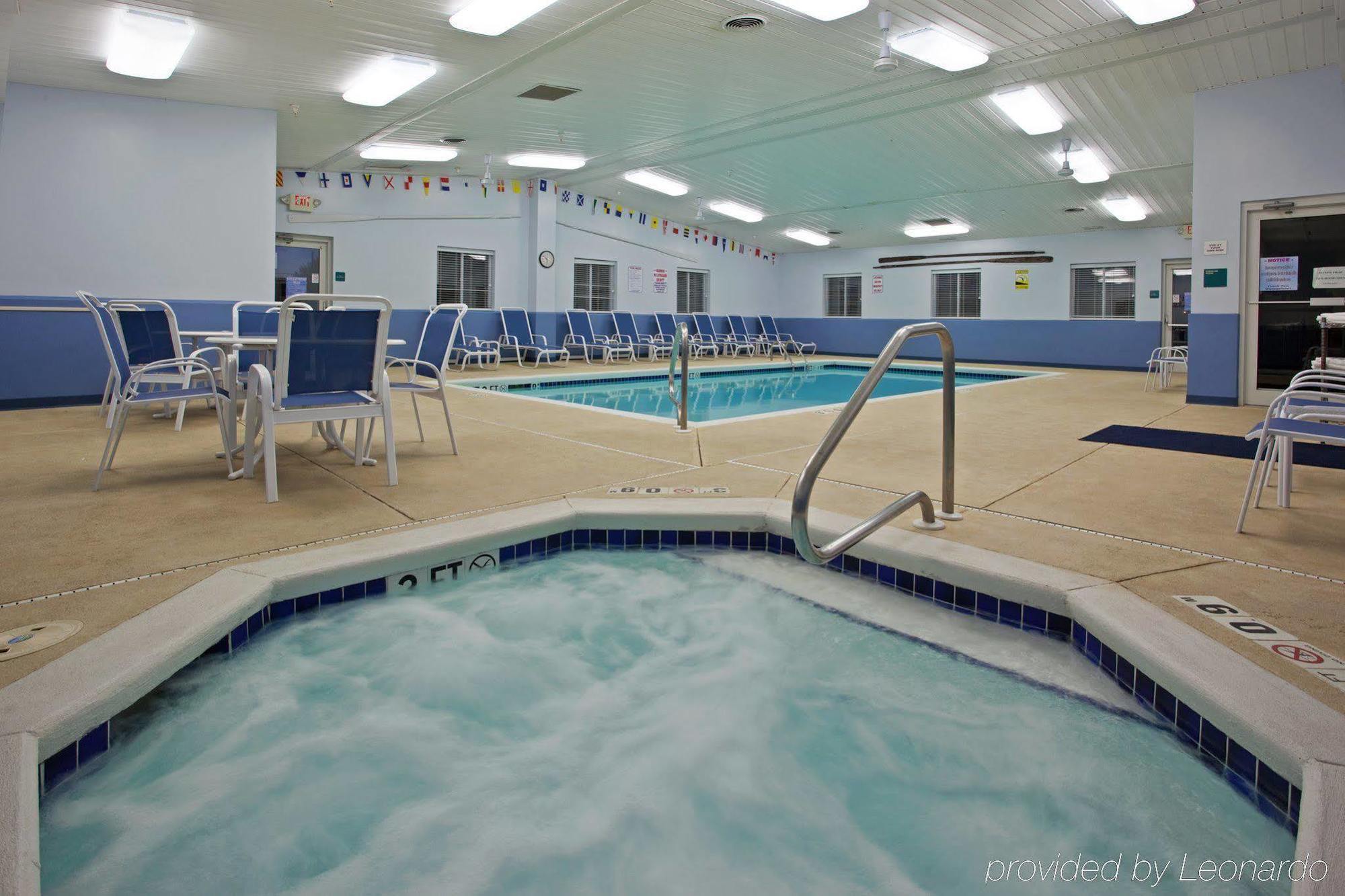 Holiday Inn Express Vermilion By Ihg Екстер'єр фото